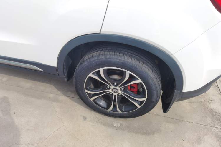 Used FAW Senya R7 2017 1.6L Automatic Smart Version Left Rear Wheel Hub