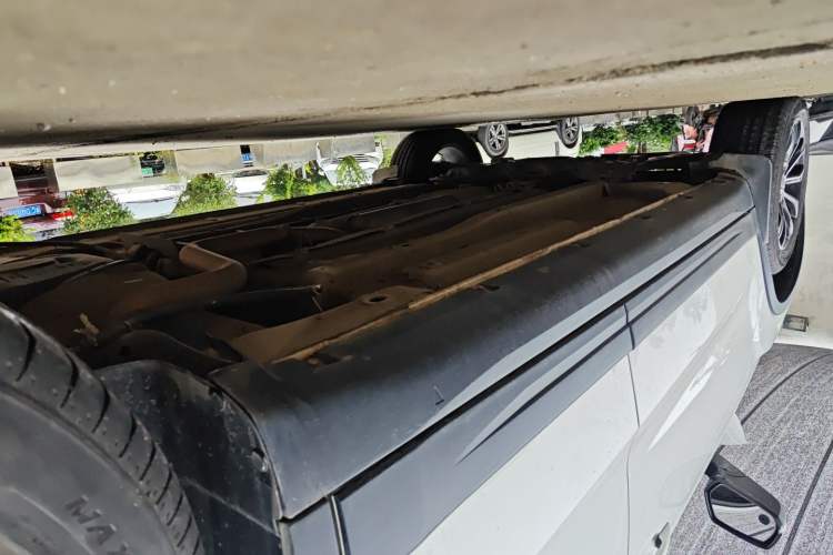Used FAW Senya R7 2017 1.6L Manual Luxury Model Left Side Sill