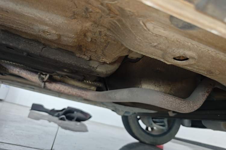 Used FAW Senya R7 2017 1.6L Automatic Prestige Model Left Side Sill