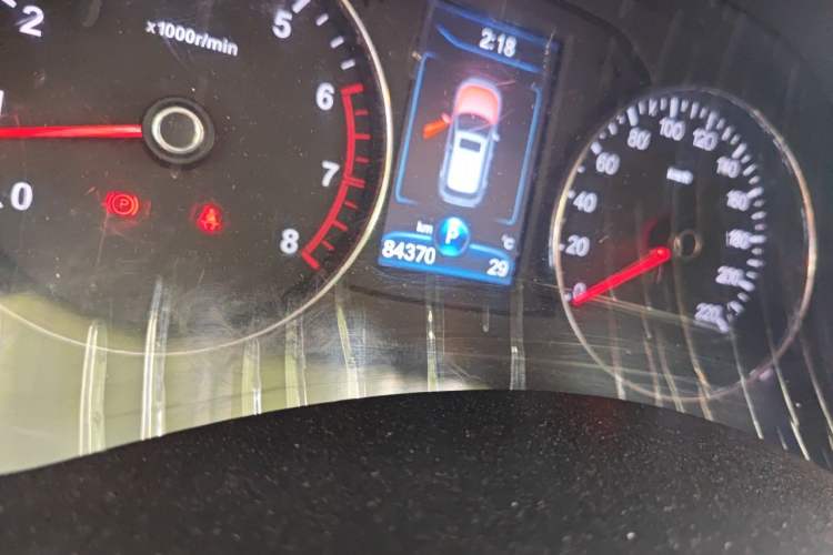 Used FAW Senya R7 2017 Smart Connected Version 1.6L Automatic Enjoyment Model Odometer Close Up