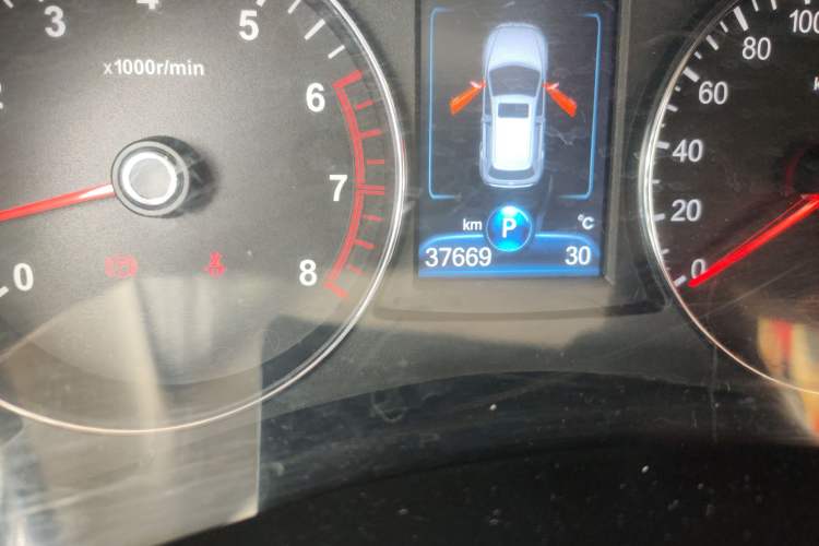 Used FAW Senya R7 2017 1.6L Automatic Smart Version Odometer Close Up