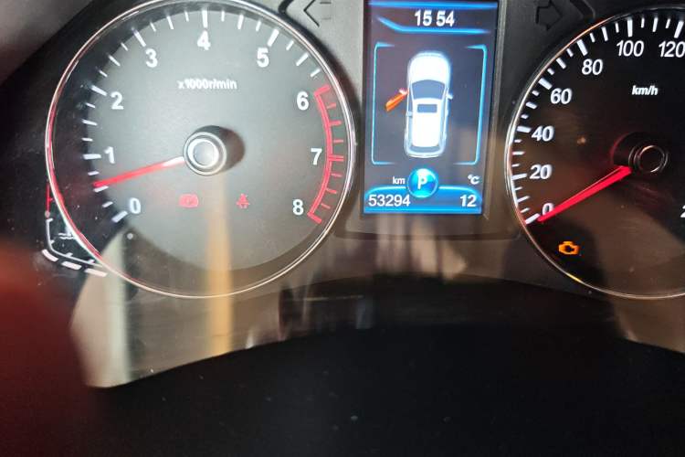 Used FAW Senya R7 2017 1.6L Automatic Smart Version Odometer Close Up