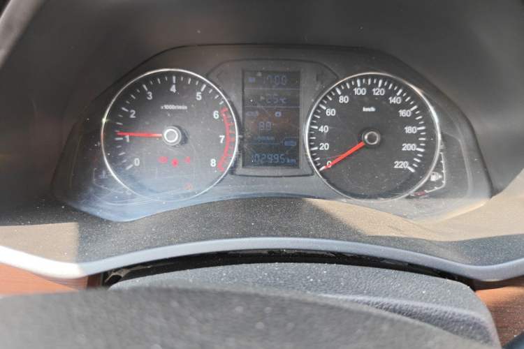Used FAW Senya R7 2017 1.6L Manual Luxury Model Odometer Close Up