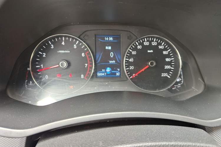 Used FAW Senya R7 2017 1.6L Manual Smart Model Odometer Close Up