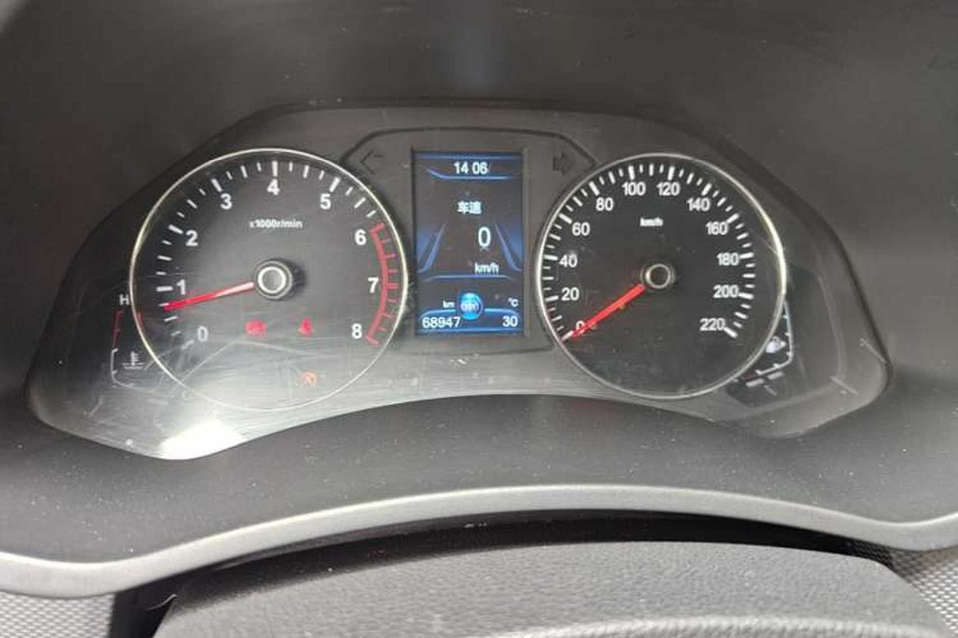 Used FAW Senya R7 2017 1.6L Manual Smart Model Odometer Close Up