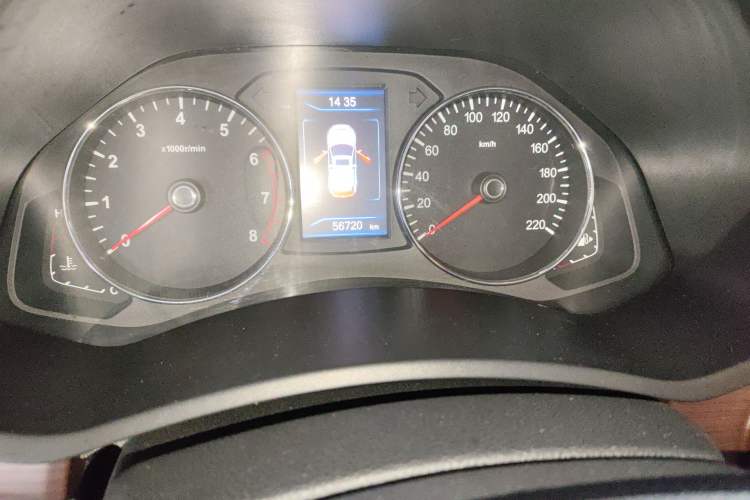 Used FAW Senya R7 2017 1.6L Automatic Smart Version Odometer Close Up