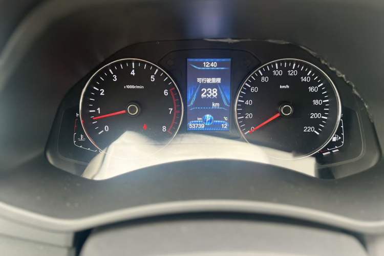 Used FAW Senya R7 2017 Smart Connected Version 1.6L Automatic Zhiyue Model Odometer Close Up