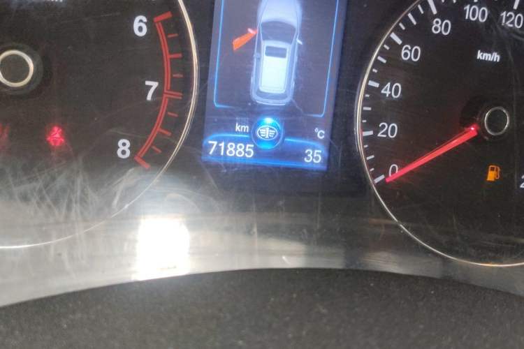Used FAW Senya R7 2017 Smart Connected Version 1.5T Manual Zhiqing Model Odometer Close Up