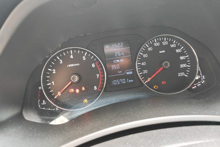 Used FAW Senya R7 2017 1.6L Manual Comfort Model Odometer Close Up