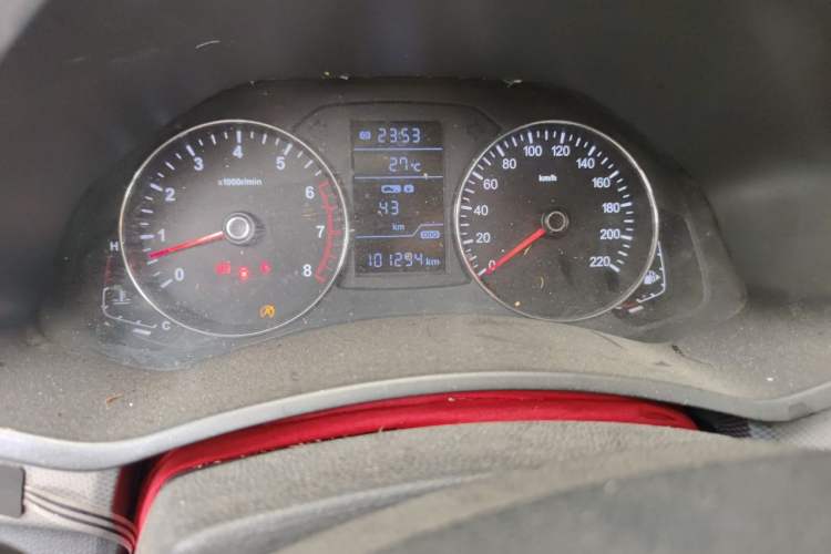 Used FAW Senya R7 2017 1.6L Manual Luxury Model Odometer Close Up