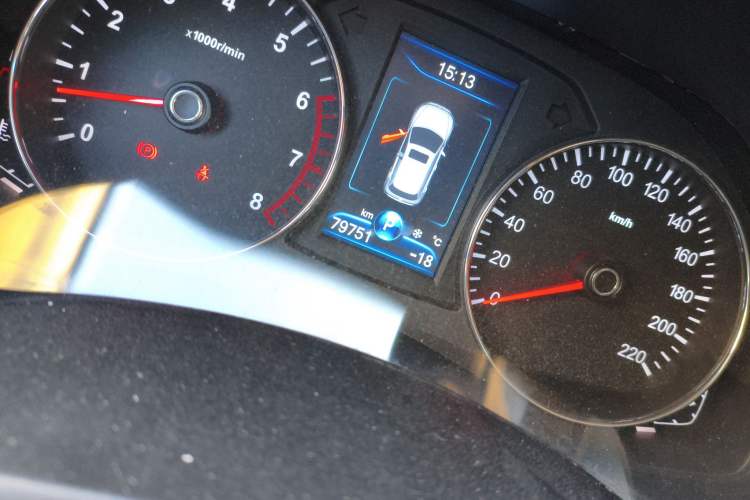 Used FAW Senya R7 2017 1.6L Automatic Smart Version Odometer Close Up