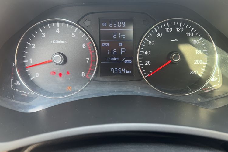 Used FAW Senya R7 2017 1.6L Automatic Luxury Model Odometer Close Up