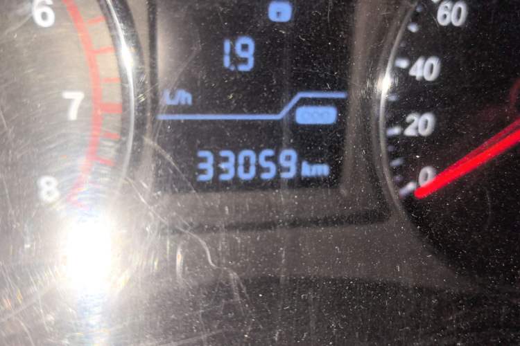 Used FAW Senya R7 2017 1.6L Manual Luxury Model Odometer Close Up