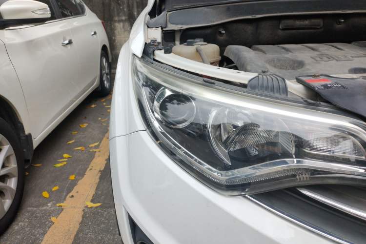 Used FAW Senya R7 2017 1.6L Automatic Smart Version Right Front Headlight