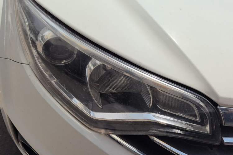 Used FAW Senya R7 2017 1.6L Manual Luxury Model Right Front Headlight