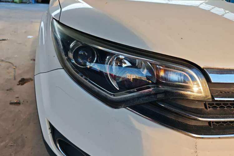 Used FAW Senya R7 2017 1.6L Automatic Smart Version Right Front Headlight