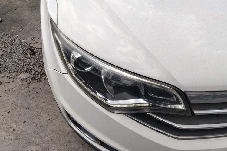 Used FAW Senya R7 2017 1.6L Manual Luxury Model Right Front Headlight