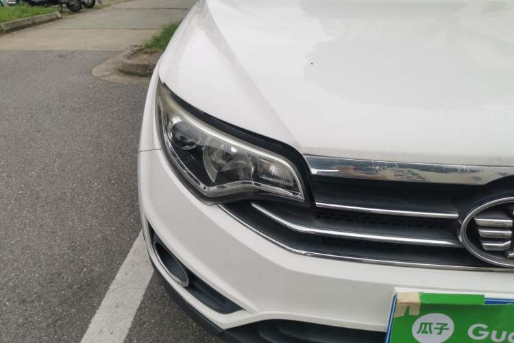 Used FAW Senya R7 2017 1.6L Automatic Luxury Model Right Front Headlight