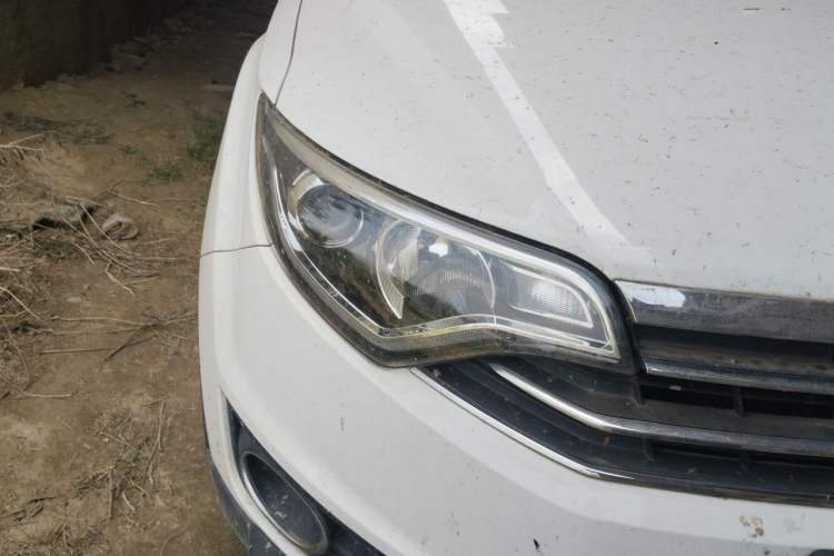 Used FAW Senya R7 2017 Smart Connected Version 1.5T Manual Zhiqing Model Right Front Headlight