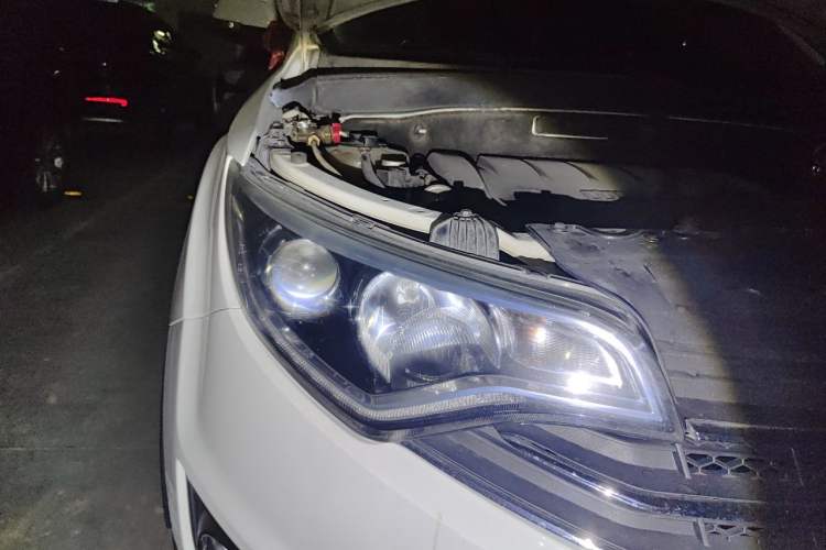 Used FAW Senya R7 2017 1.6L Manual Luxury Model Right Front Headlight