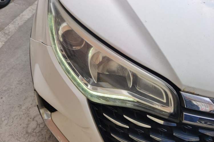 Used FAW Senya R7 2017 1.6L Manual Luxury Model Right Front Headlight