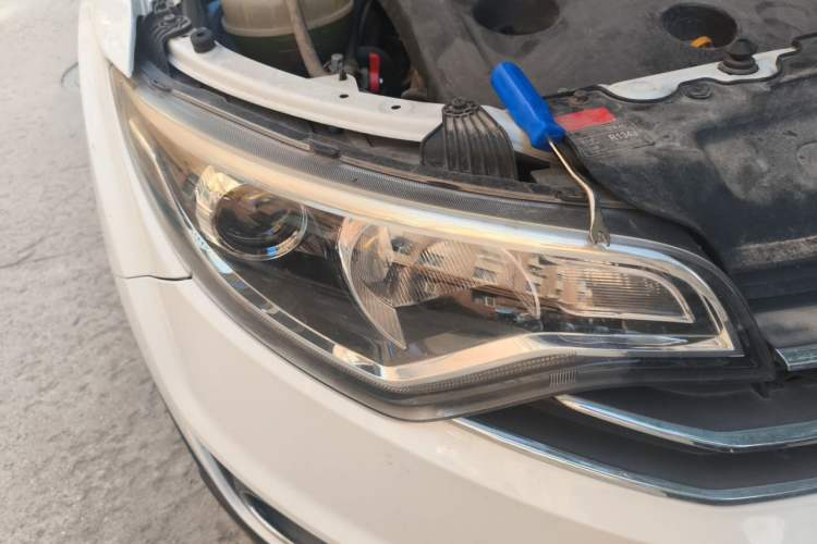 Used FAW Senya R7 2017 1.6L Automatic Prestige Model Right Front Headlight