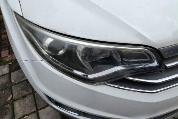 Used FAW Senya R7 2017 1.6L Manual Luxury Model Right Front Headlight