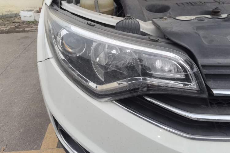 Used FAW Senya R7 2017 1.6L Manual Luxury Model Right Front Headlight