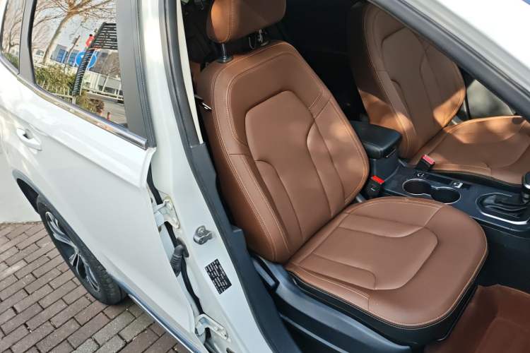 Used FAW Senya R7 2017 1.6L Automatic Smart Version Right Front Seat