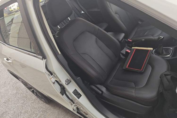 Used FAW Senya R7 2017 1.6L Manual Luxury Model Right Front Seat