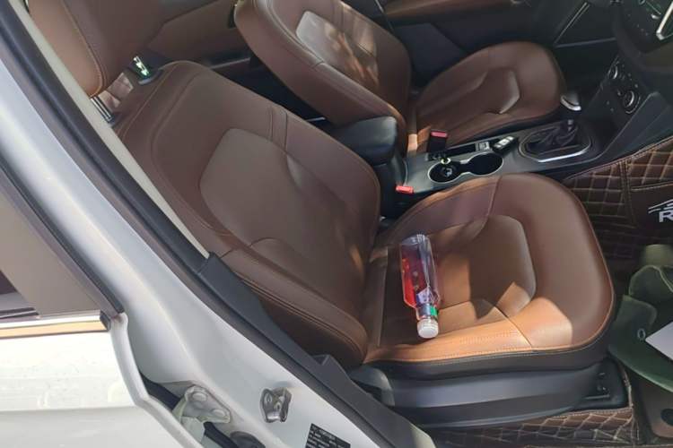 Used FAW Senya R7 2017 1.6L Automatic Smart Version Right Front Seat