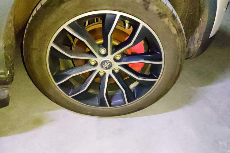 Used FAW Senya R7 2017 1.6L Manual Smart Model Right Front Wheel Hub
