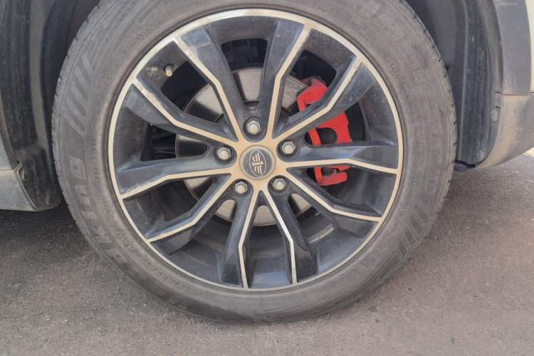 Used FAW Senya R7 2017 1.6L Manual Luxury Model Right Front Wheel Hub