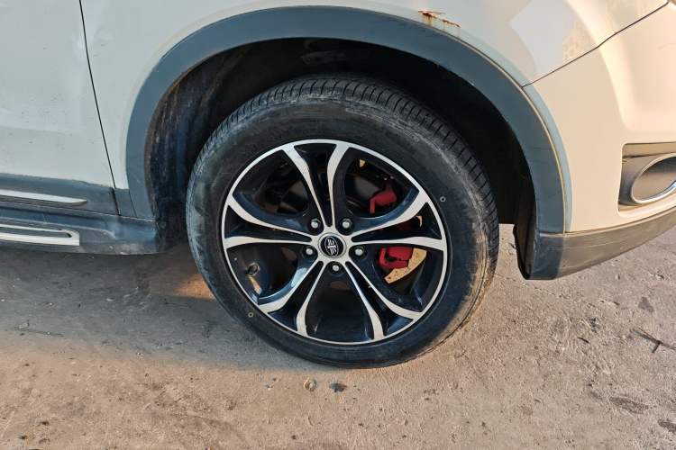 Used FAW Senya R7 2017 1.6L Automatic Smart Version Right Front Wheel Hub