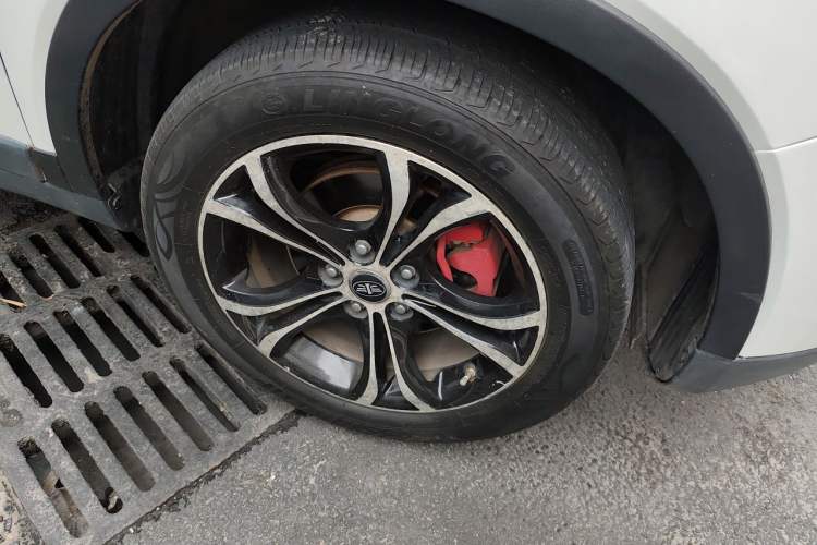 Used FAW Senya R7 2017 1.6L Automatic Prestige Model Right Front Wheel Hub