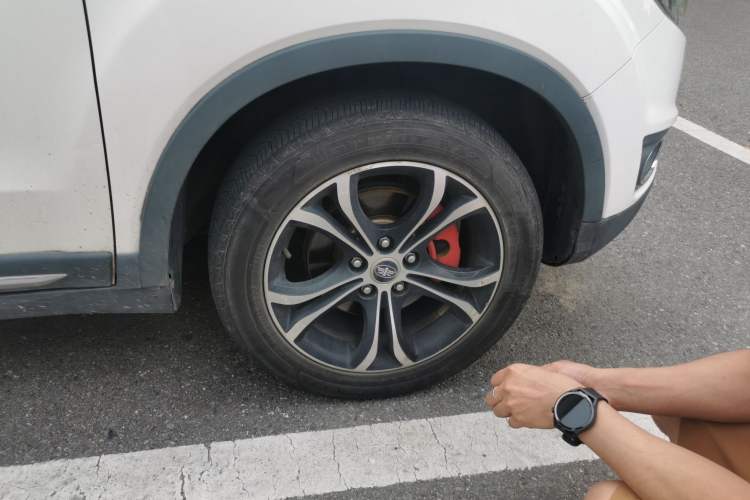 Used FAW Senya R7 2017 1.6L Automatic Luxury Model Right Front Wheel Hub