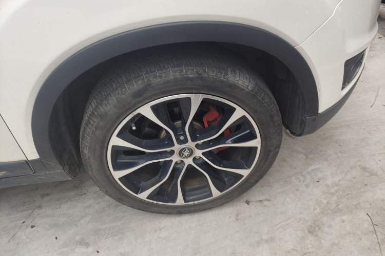 Used FAW Senya R7 2017 1.5T Manual Luxury Sunroof Model Right Front Wheel Hub