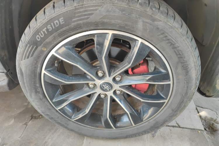 Used FAW Senya R7 2017 1.6L Manual Luxury Model Right Front Wheel Hub