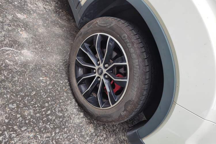 Used FAW Senya R7 2017 1.6L Manual Comfort Model Right Front Wheel Hub