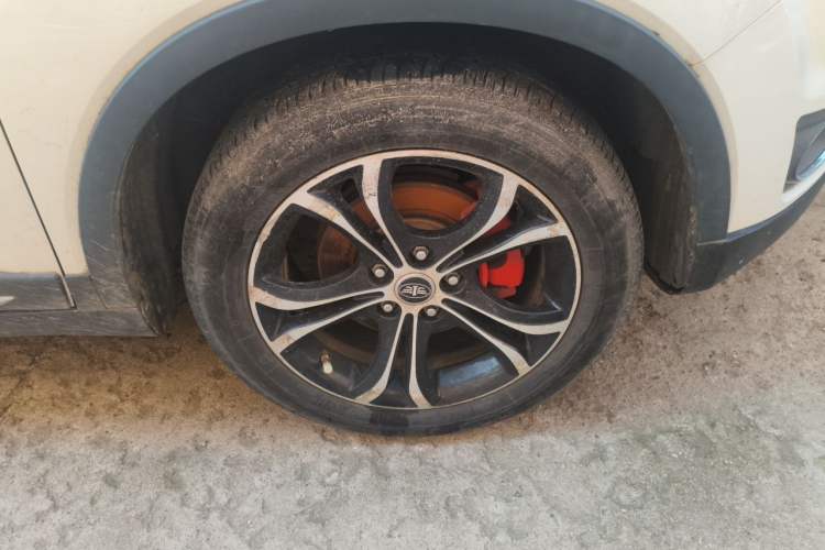 Used FAW Senya R7 2017 1.6L Automatic Prestige Model Right Front Wheel Hub