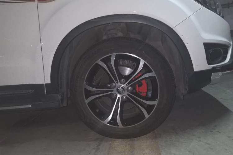 Used FAW Senya R7 2017 1.6L Automatic Smart Version Right Front Wheel Hub