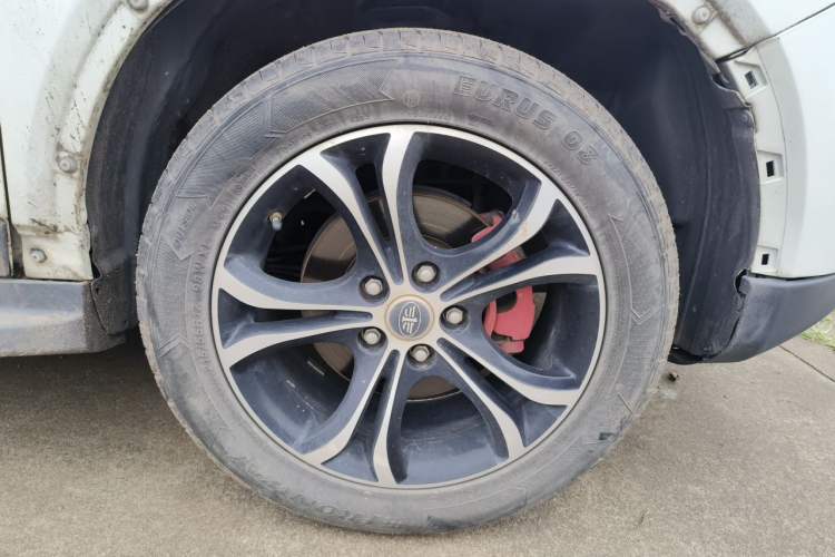 Used FAW Senya R7 2017 1.6L Automatic Prestige Model Right Front Wheel Hub