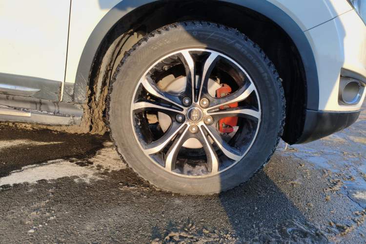 Used FAW Senya R7 2017 1.6L Automatic Smart Version Right Front Wheel Hub