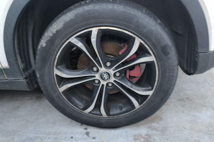 Used FAW Senya R7 2017 1.6L Automatic Smart Version Right Front Wheel Hub