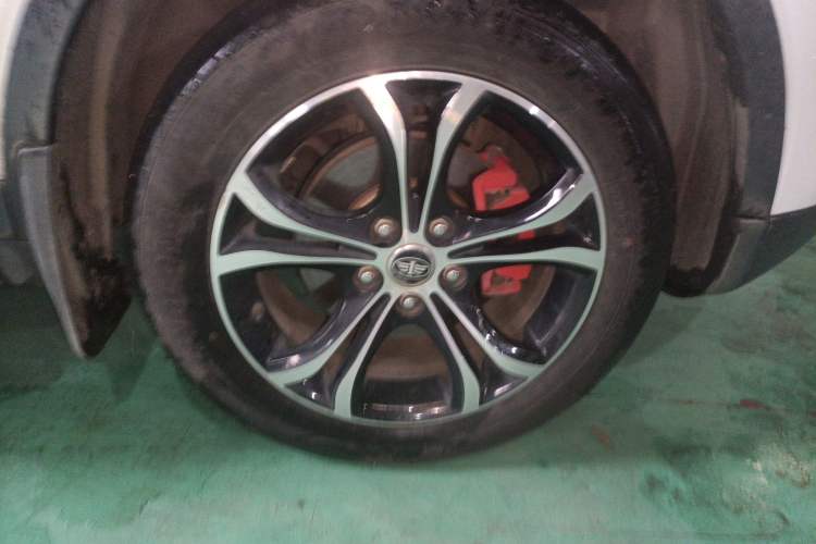 Used FAW Senya R7 2017 1.6L Automatic Smart Version Right Front Wheel Hub