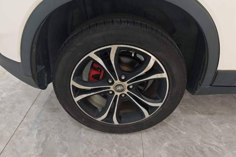 Used FAW Senya R7 2017 1.6L Automatic Prestige Model Right Rear Wheel Hub