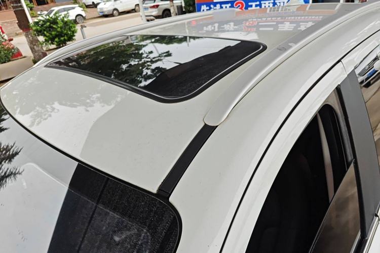 Used FAW Senya R7 2017 1.6L Manual Luxury Model Roof