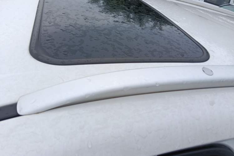 Used FAW Senya R7 2017 1.6L Manual Luxury Model Roof