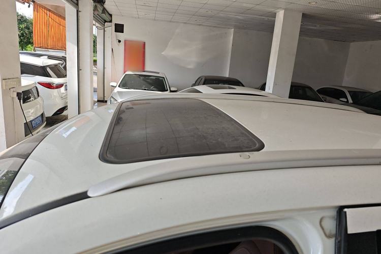 Used FAW Senya R7 2017 1.6L Manual Luxury Model Roof