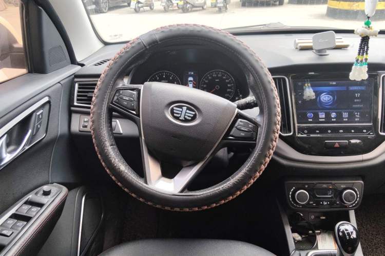 Used FAW Senya R7 2017 1.6L Manual Luxury Model Steering Wheel